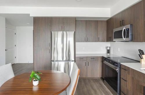 Crown Hill Apartment | Landing | Chic 1BD, Gym