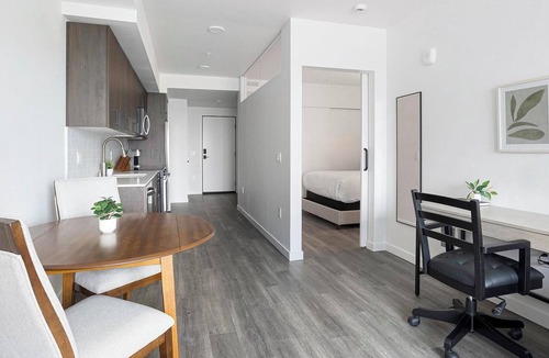Crown Hill Apartment | Landing | Chic 1BD, Gym