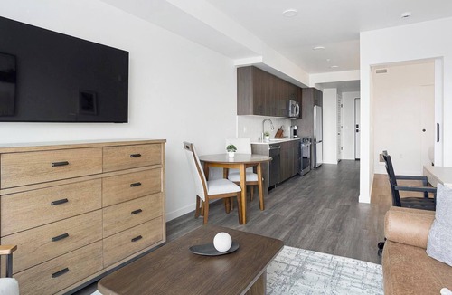 Crown Hill Apartment | Landing | Chic 1BD, Gym