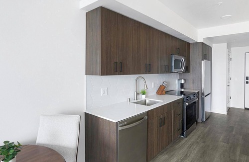 Crown Hill Apartment | Landing | Chic 1BD, Gym