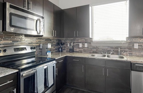 Waco Apartment | Landing | Chic 1BD, Gym