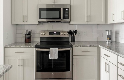 Southeast Raleigh Apartment | Landing | Chic 1BD, Gym, Yoga Studio