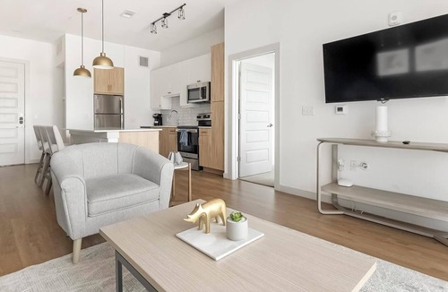 Austin Apartment | Landing | Chic 1BD, Gym, Yoga Studio