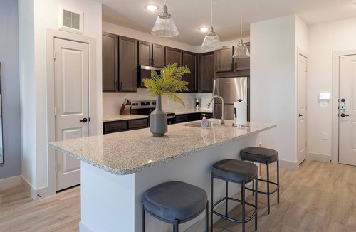 Corinth Apartment | Landing | Chic 1BD in Corinth