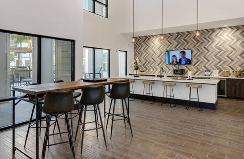 San Marco Apartment | Landing | Chic 1BD, Pool, Clubhouse