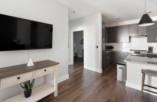Ferndale Apartment | Landing | Chic 1BD, Pool, Gym