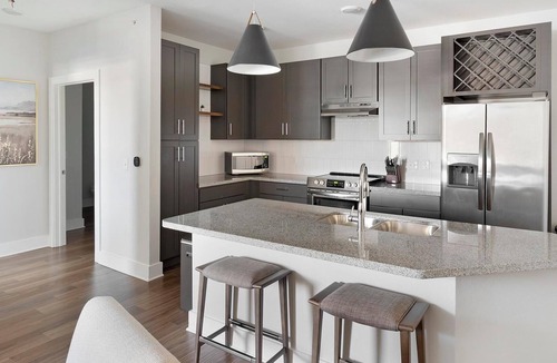 Ferndale Apartment | Landing | Chic 1BD, Pool, Gym