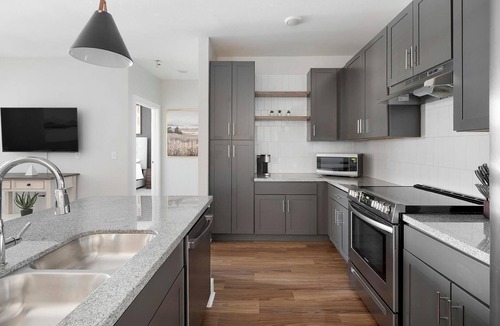 Ferndale Apartment | Landing | Chic 1BD, Pool, Gym