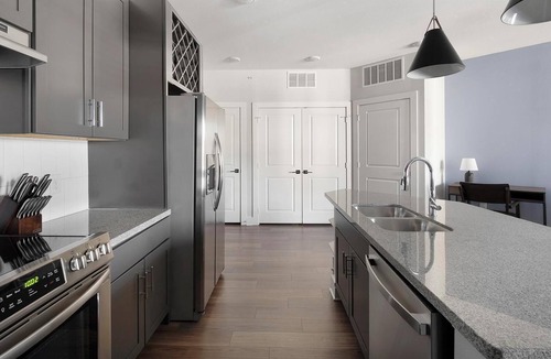 Ferndale Apartment | Landing | Chic 1BD, Pool, Gym