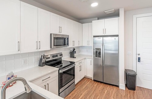 Wetmore Apartment | Landing | Chic 1BD, Pool, Gym