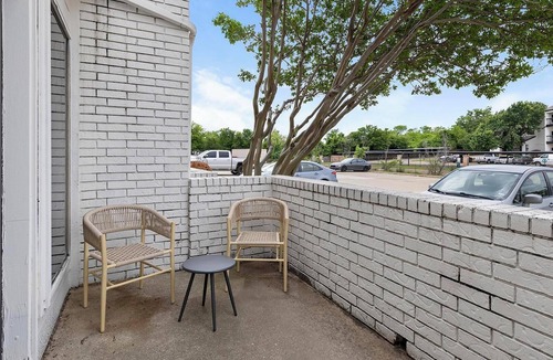 Fort Worth Apartment | Landing | Chic 1BD, Pool, Courtyard