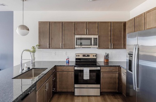 Madison Apartment | Landing | Chic 1BD, Pool, Clubhouse