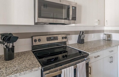 Conroe Apartment | Landing | Chic 1BD, Pool, Clubhouse