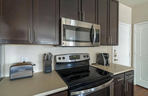 Katy Apartment | Landing | Chic 1BD, Pool, Courtyard