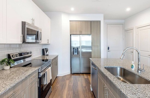 Fate Apartment | Landing | Chic 1BD, Pool, Gym