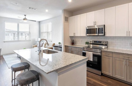 Fate Apartment | Landing | Chic 1BD, Pool, Gym
