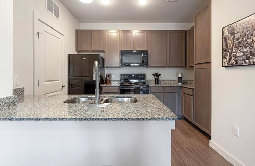 Lockhart Apartment | Landing | Chic 1BD, Pool, Gym