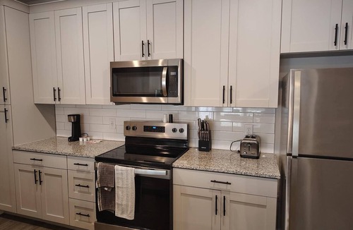 Newberry Apartment | Landing | Chic 1BD, Pool, Gym