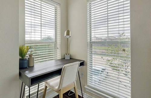 Richmond Apartment | Landing | Chic 1BD, Pool, Gym