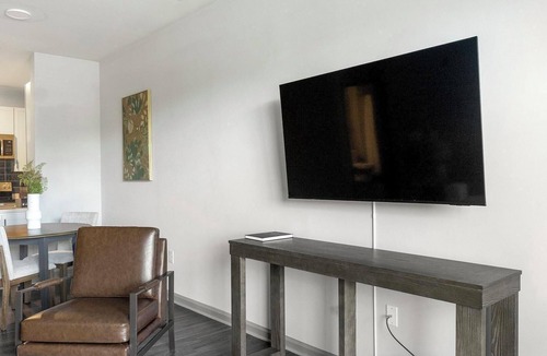 Raleigh Apartment | Landing | Chic 1BD, Rooftop Lounge, Yoga Studio
