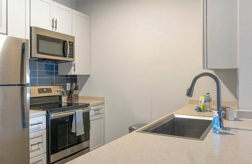 Raleigh Apartment | Landing | Chic 1BD, Rooftop Lounge, Yoga Studio