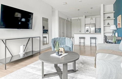 MLK Apartment | Landing | Chic 1BD, Rooftop Lounge, Gym