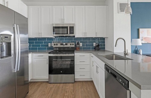 MLK Apartment | Landing | Chic 1BD, Rooftop Lounge, Gym