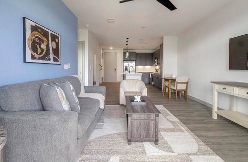 MLK Apartment | Landing | Chic 1BD, Rooftop Lounge, Gym
