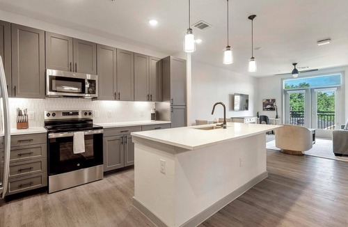 MLK Apartment | Landing | Chic 1BD, Rooftop Lounge, Gym