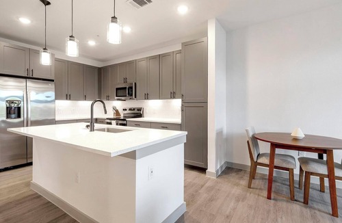 MLK Apartment | Landing | Chic 1BD, Rooftop Lounge, Gym