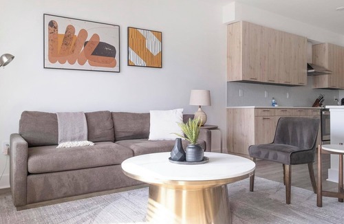 Crestline Heights Apartment | Landing | Chic 1BD, Pool, Gym