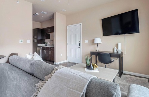 New Braunfels Apartment | Landing | Chic 1BD, Gym, Pool