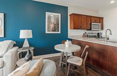Overland Park Apartment | Landing | Chic 1BD, Gym, Pool