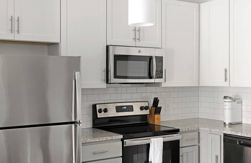 Sand Ridge Apartment | Landing | Chic 1BD, Gym, Pool