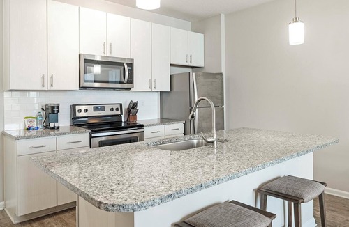 Land O' Lakes Apartment | Landing | Chic 1BD, Pool, Gym