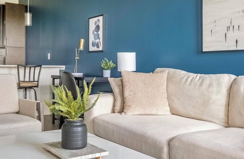 Woodland Heights Apartment | Landing | Chic 1BD, Yoga Studio, Gym