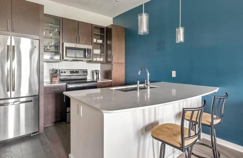 Woodland Heights Apartment | Landing | Chic 1BD, Yoga Studio, Gym