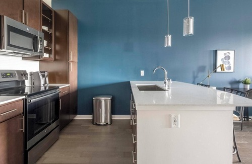 Woodland Heights Apartment | Landing | Chic 1BD, Yoga Studio, Gym