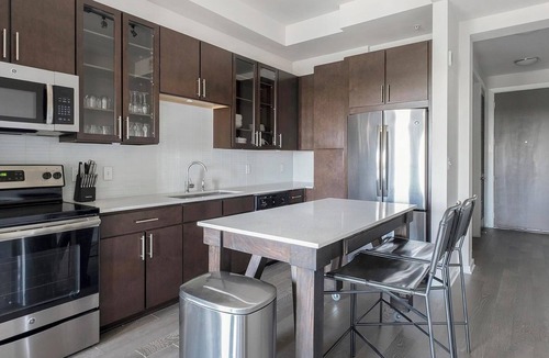 Woodland Heights Apartment | Landing | Chic 1BD, Yoga Studio, Game Room