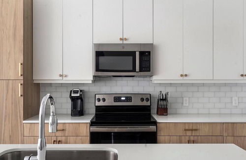 Austin Apartment | Landing | Chic 1BD, Yoga Studio, Pool