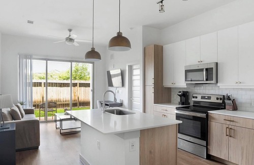 Austin Apartment | Landing | Chic 1BD, Yoga Studio, Pool