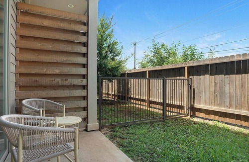 Austin Apartment | Landing | Chic 1BD, Yoga Studio, Pool