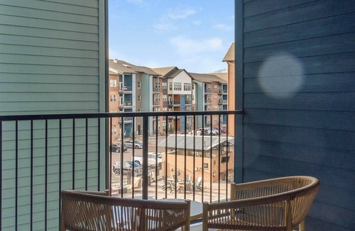Northgate Apartment | Landing | Chic 2BD, Gym, Pool