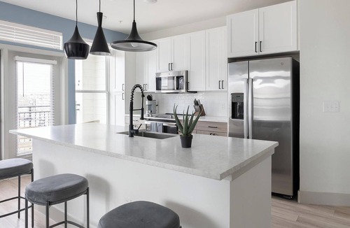 Garland Apartment | Landing | Chic 2BD, Clubhouse, Gym