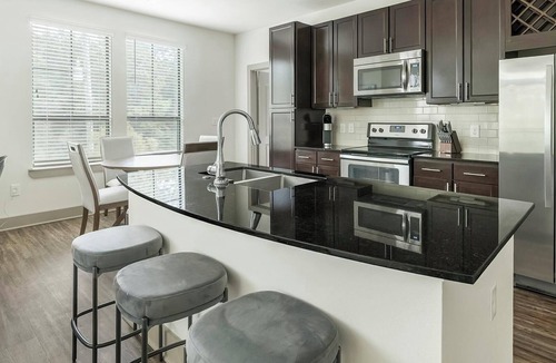 Klein Apartment | Landing | Chic 2BD, Clubhouse, Gym
