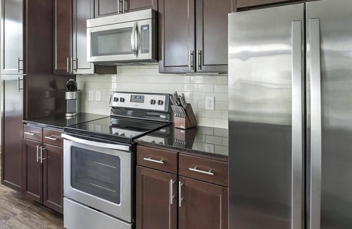 Klein Apartment | Landing | Chic 2BD, Clubhouse, Gym
