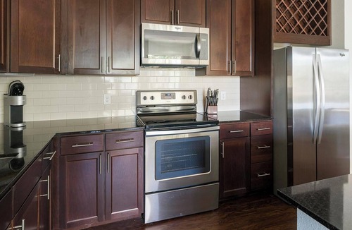 Klein Apartment | Landing | Chic 2BD, Clubhouse, Gym