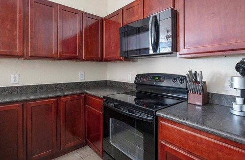 Barker Apartment | Landing | Chic 2BD, Clubhouse, Gym
