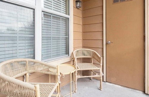 Barker Apartment | Landing | Chic 2BD, Clubhouse, Gym