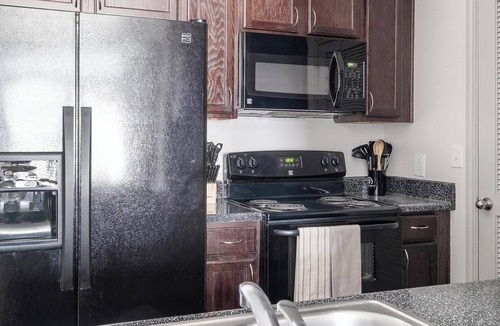 Northeast Houston Apartment | Landing | Chic 2BD, Clubhouse, Game Room